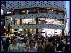 Ginza Place, Ginza Crossing